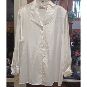 Vintage Womans Blouse (14W/16W) Long Sleeve White Cloth Covered Buttons